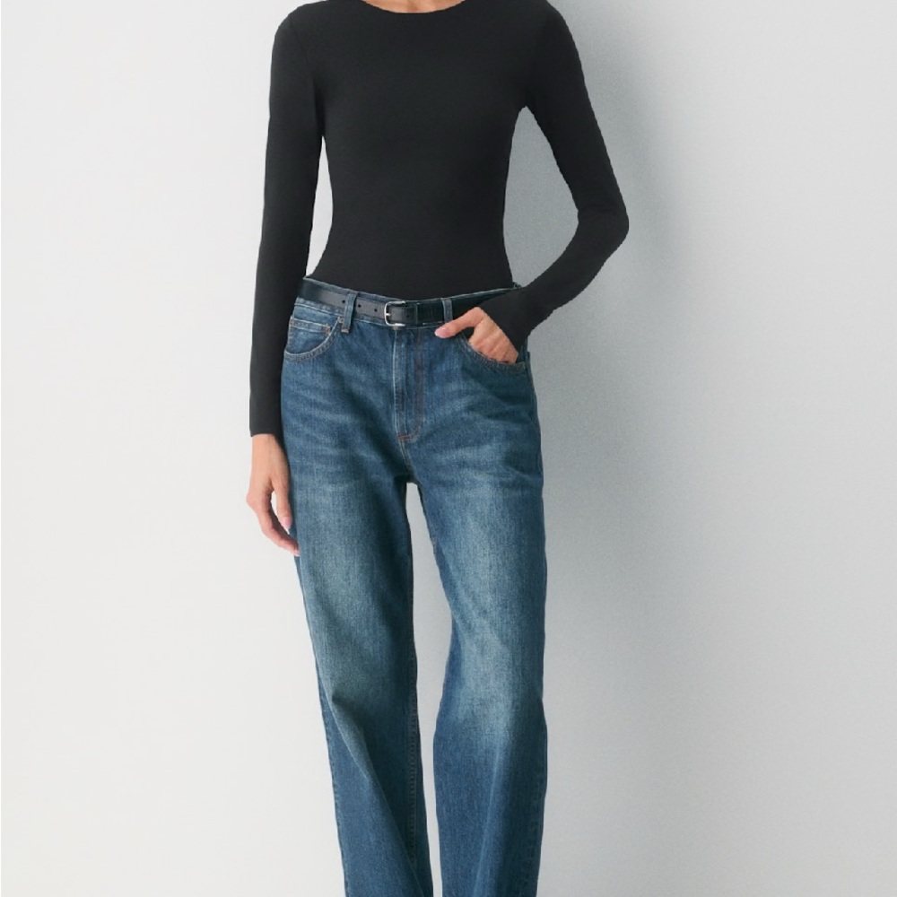 Aritzia contour crew long sleeve tee